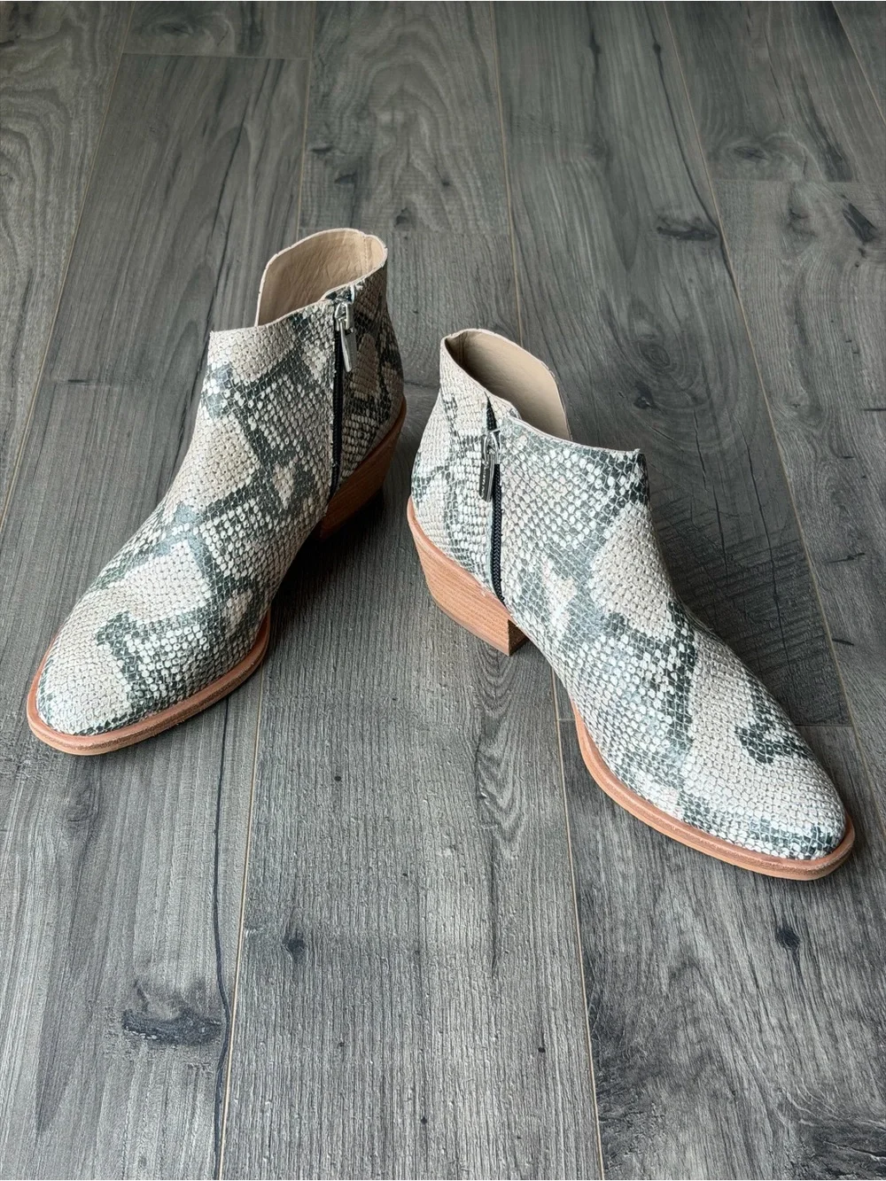 Vince Camuto Arendara Snake Print Leather Ankle Booties Cutout Western - 7,5